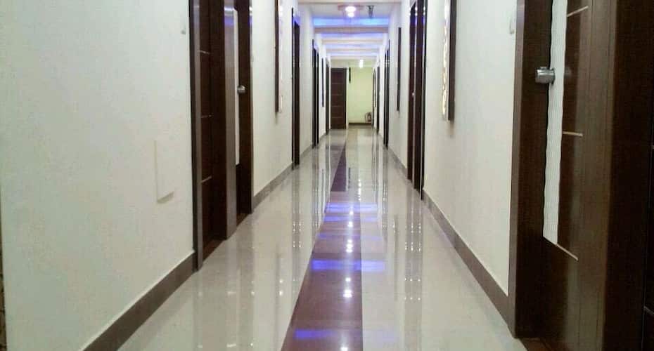 Hotel Adeshwar Gold, Ahmedabad 4